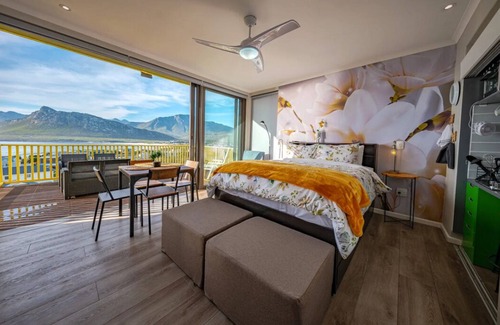 Pringle Bay Cabina | Dreamview Lodge @ The Butterfly Villa in Pringle Bay with breathtaking views