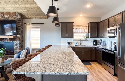 Table Rock Cabina | Dreamweaver Cabin | 180 degree views, Hot tub, Dog-friendly, Pickleball