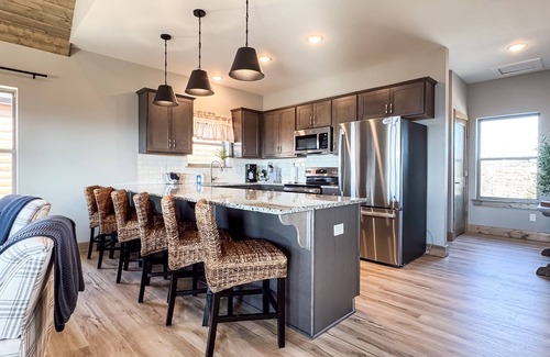 Table Rock Cabina | Dreamweaver Cabin | 180 degree views, Hot tub, Dog-friendly, Pickleball