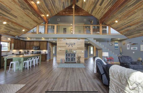 Glenwood Cabina | Dreamweaver on the Caddo!