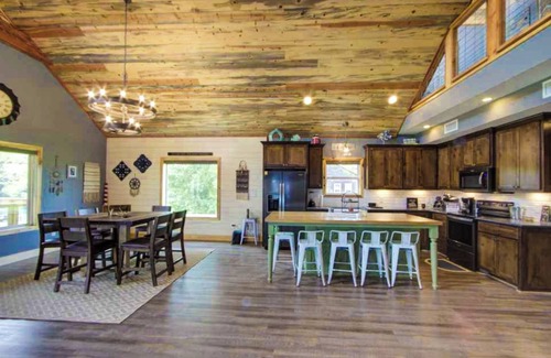 Glenwood Cabina | Dreamweaver on the Caddo!