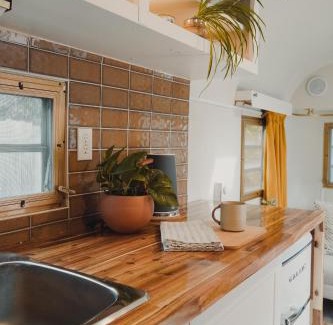 Gibsons Otro | Dreamy Airstream Hideaway with Hot Tub