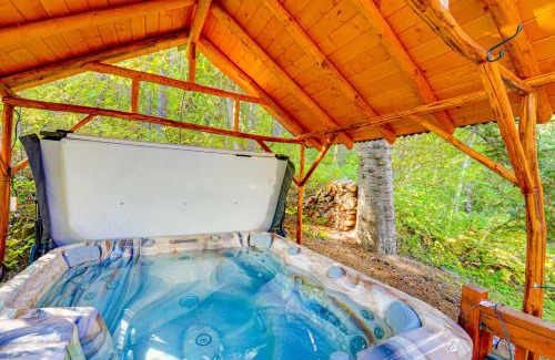 Alpine Casa | Dreamy Alpine Cabin with Hot Tub, Fireplace and More!