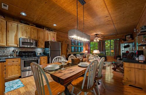 Townsend Casa | Dreamy Cabin & Outdoor Oasis! Mins to Nat'l Park!