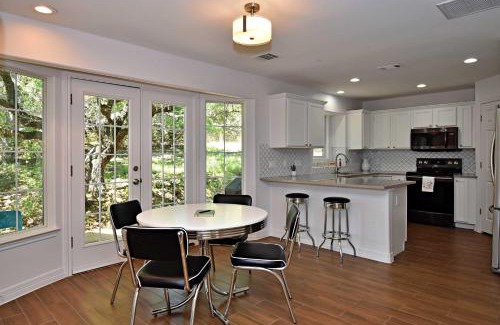 Dripping Springs Casa | Dreamy Dripping Springs - Near Parks Hiking & More