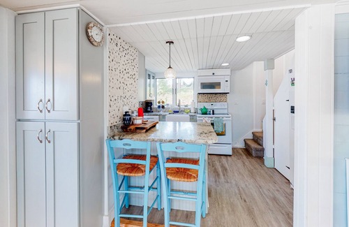 Ipswich Casa | Dreamy escape on the water with rocky beach,fire pit and outdoor seating