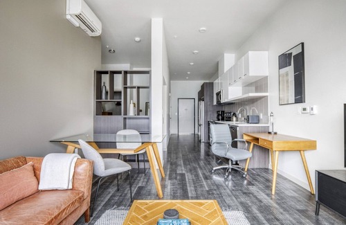 Yesler Terrace Apartamento | Dreamy First Hill 1BR w/ Gym, Roof & Lounge, nr Pioneer Sq, by Blueground