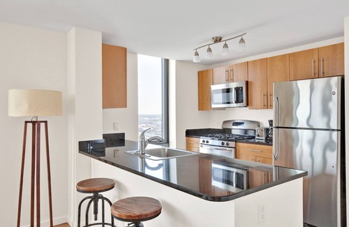 Hunters Point Apartamento | Dreamy LIC 2BR w/ W/D, Elevator & Doorman, near East River, by Blueground