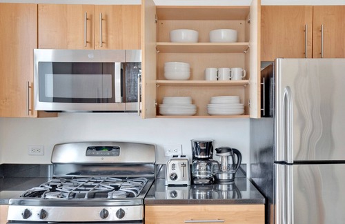 Hunters Point Apartamento | Dreamy LIC 2BR w/ W/D, Elevator & Doorman, near East River, by Blueground
