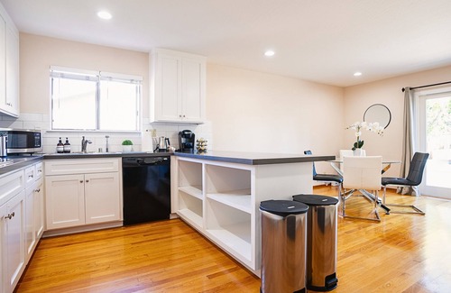 San Tomas Casa | Dreamy Luxe Pool Retreat - 3BR in Urban Campbell