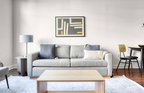 Penn Quarter Apartamento | Dreamy Penn Quarter 1BR w/ W/D & Gym, 2 blocks to Metro, by Blueground