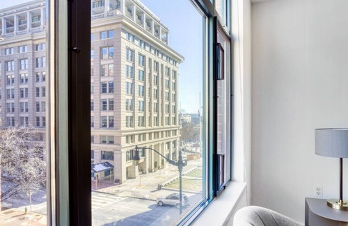 Penn Quarter Apartamento | Dreamy Penn Quarter 1BR w/ W/D & Gym, 2 blocks to Metro, by Blueground