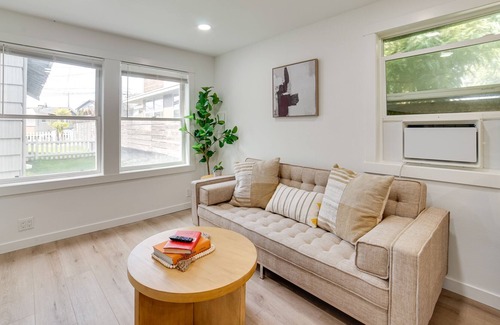 Alki Cabaña | Dreamy Puget Sound Vacation Rental: Steps to Bay!