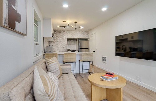 Alki Cabaña | Dreamy Puget Sound Vacation Rental: Steps to Bay!