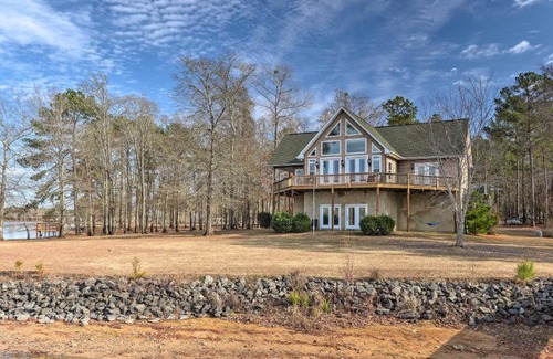 Winnsboro Casa | Dreamy Ridgeway Home with Grill on Lake Wateree!