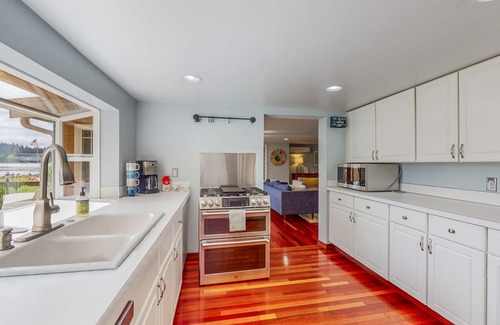 Burley Casa | Dreamy waterfront haven with beach, pond, trails, kayaks, hot tub & shuffleboard