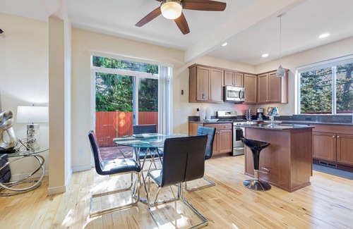 Martha Lake Casa | DREAMZ VILLA: Spacious and cozy House