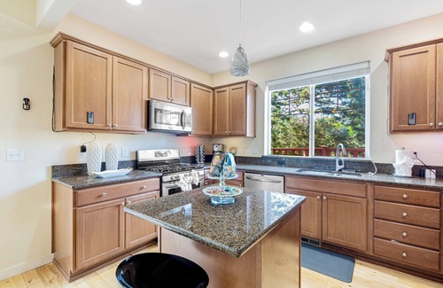 Martha Lake Casa | DREAMZ VILLA: Spacious and cozy House