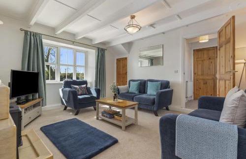 Blaenwaun Casa | Drefach - Refurbished farmhouse in stunning surroundings with hot tub