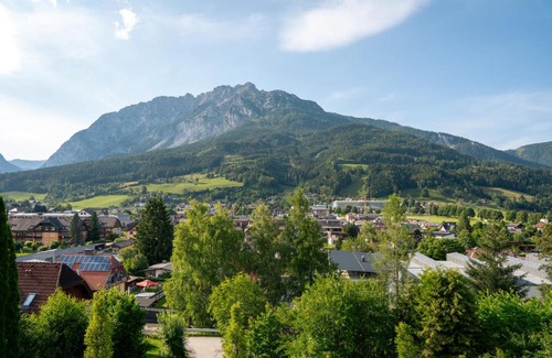 Groebming Apartamento | Drei Berge Blick - Moderne Ferienwohnung mit Panorama-Terrasse in Gröbming