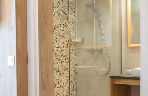 Altfinkenstein Casa | Dreibettzimmer Superior - Finkensteiner Hof, Dion Hotels & Resorts Gmbh