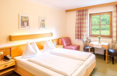 Huettschlag Hotel | Dreibettzimmer "edelweiss" ab 6 ÜN Sommer - Hotel Almrösl