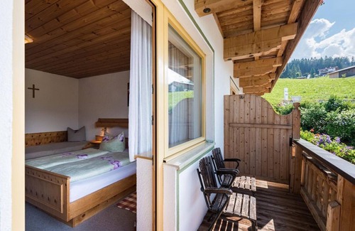 Weerberg Apartamento | Dreibettzimmer mit Balkon - Ferienpension Steiner