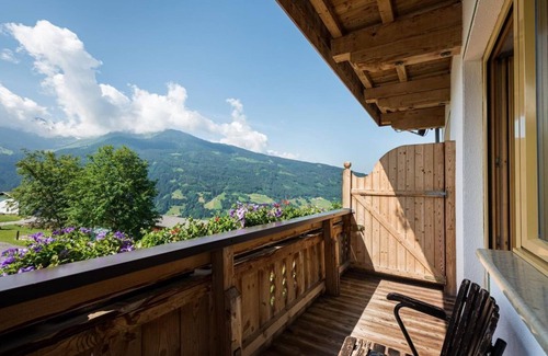 Weerberg Apartamento | Dreibettzimmer mit Balkon - Ferienpension Steiner