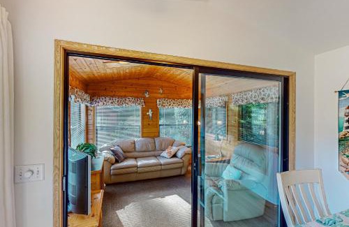 Brookings Casa | Drift Away Cabin