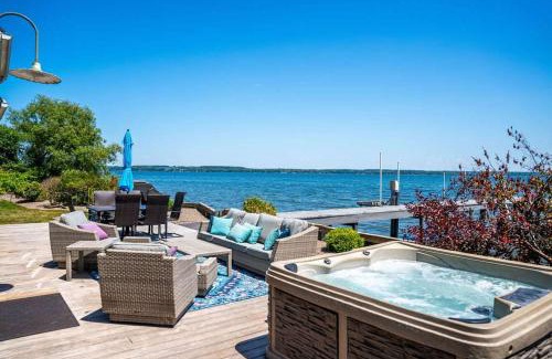 Geneva Casa | Drift Away Hot Tub Kayaks Lakefront & Games