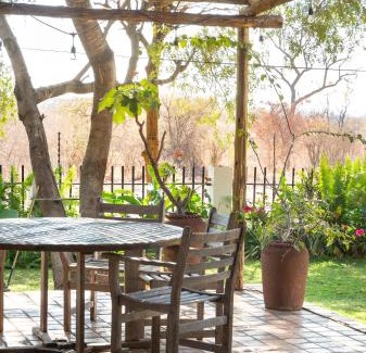 Victoria Falls Cabina | Drift Inn