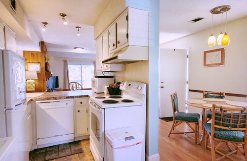Ocean Ridge Condominio | Drifting to Driftwood- Wyndam Resort Condo on Golf Course! New 75" TV!