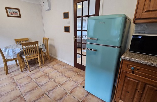 Porthtowan Cabaña | Driftwood - a holiday home that sleeps 4 guests in 2 bedrooms