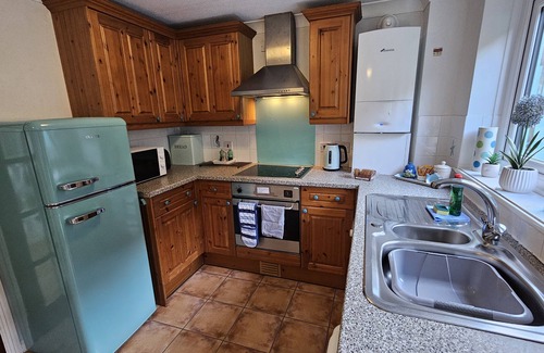 Porthtowan Cabaña | Driftwood - a holiday home that sleeps 4 guests in 2 bedrooms