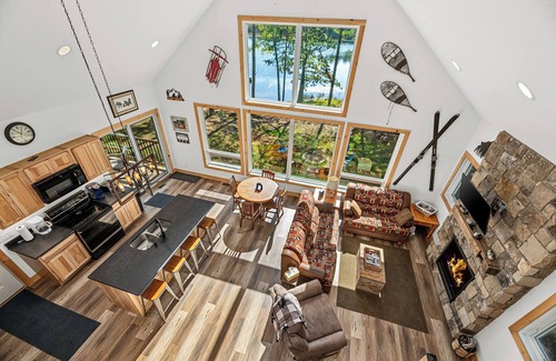 Eagle River Casa | Driftwood Cabin | Newer lakefront cabin, dock, firepit, kayaks, Dogs OK, AC
