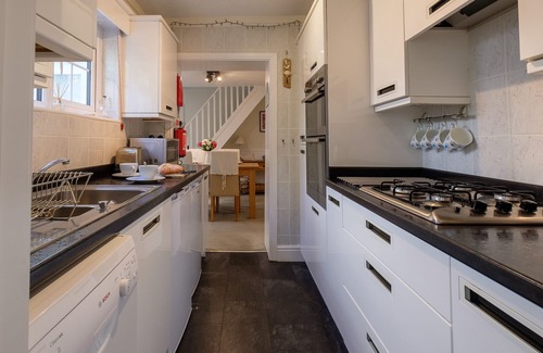 Ventnor Cabaña | Driftwood Cottage. A traditional Isle of Wight Cottage with 15% Ferry Discount.