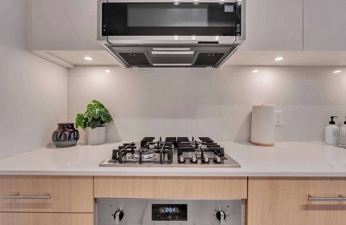 Eau Claire Apartamento | Driftwood Heights DT | Gym | City Views