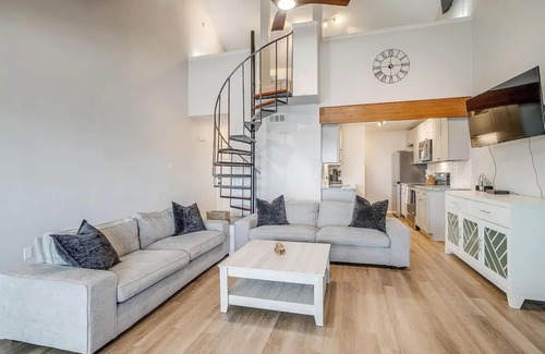 Granbury Casa | Driftwood Hideaway