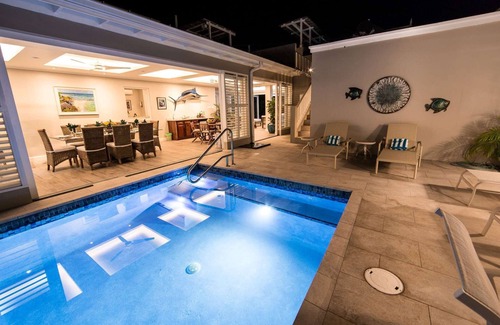 Silver Sands Villa | Driftwood Villa (2/3 Rooms)