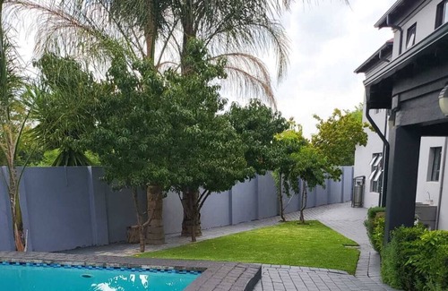 Greater Johannesburg Metropolitan Area Cabina | Drimz Guest House Midrand