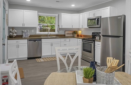 Hanahan Casa | “Drinks Out Back” Pet Friendly Recently Updated 12 min to downtown Charleston