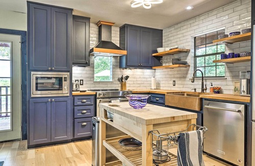 Dripping Springs Cabina | Dripping Springs Cabin w/ Pool, Hill Country Views