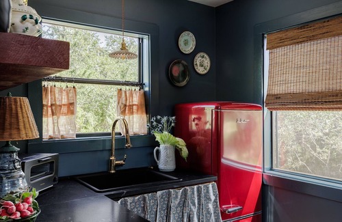 Hays County Condominio | Dripping Springs Homestead - Painter's Studio in Nature