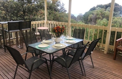 Dromana Casa | Dromana Seabreeze is a 3 minute drive to the beach and wineries