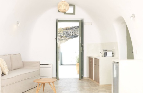 Messaria Hotel | Drops Cave Houses