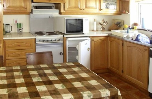 Kenmare Cabaña | DROUMATOUK COTTAGE, pet friendly in Kenmare, County Kerry