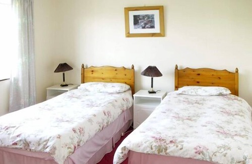 Kenmare Cabaña | DROUMATOUK COTTAGE, pet friendly in Kenmare, County Kerry