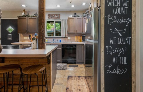 Jay Cabina | Drowning Creek Cabin & Bunkhouse ~ Sleeps 12