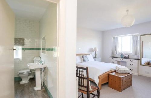 Trearddur Bay Casa | Druidsmoor - Sea Views-sleeps 8-Ravenspoint road