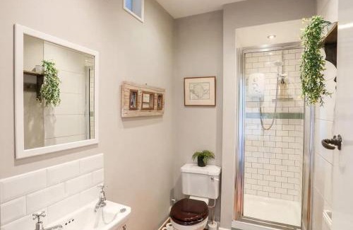 Trearddur Bay Casa | Druidsmoor - Sea Views-sleeps 8-Ravenspoint road